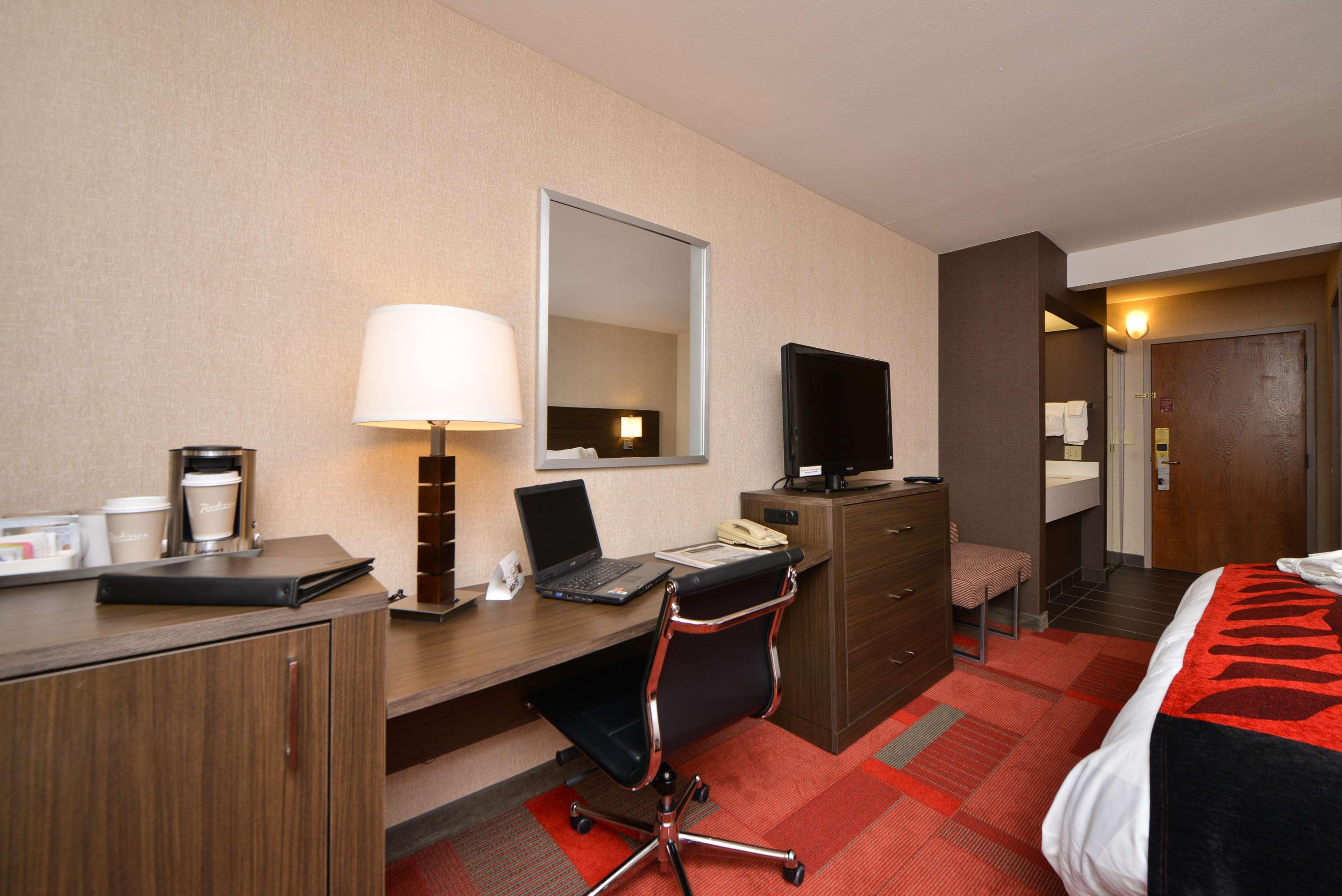 Radisson Hotel Мадисон Экстерьер фото
